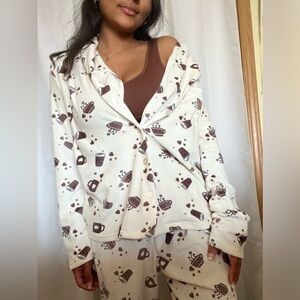 Size Small. Comes with the top and bottoms